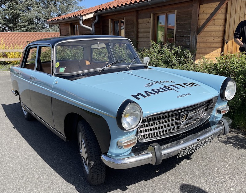 Peugeot 404 aux couleurs de Marietton