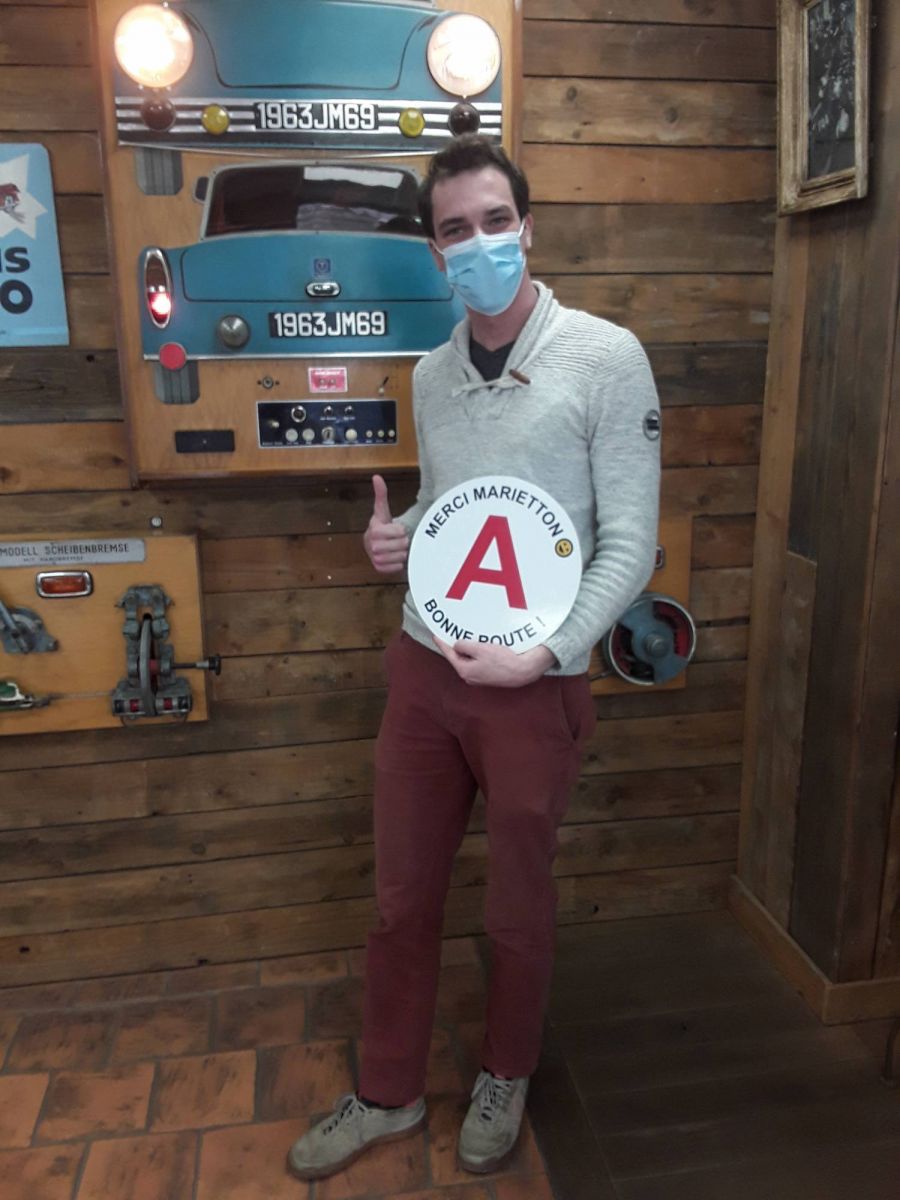 photo après réussite au permis de conduire de Jules 