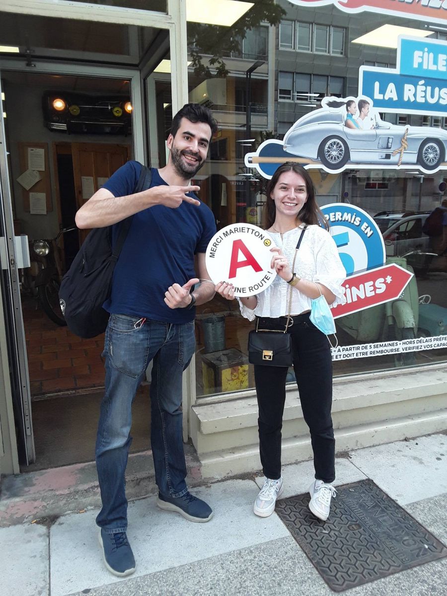 photo après réussite au permis de conduire de Camille 