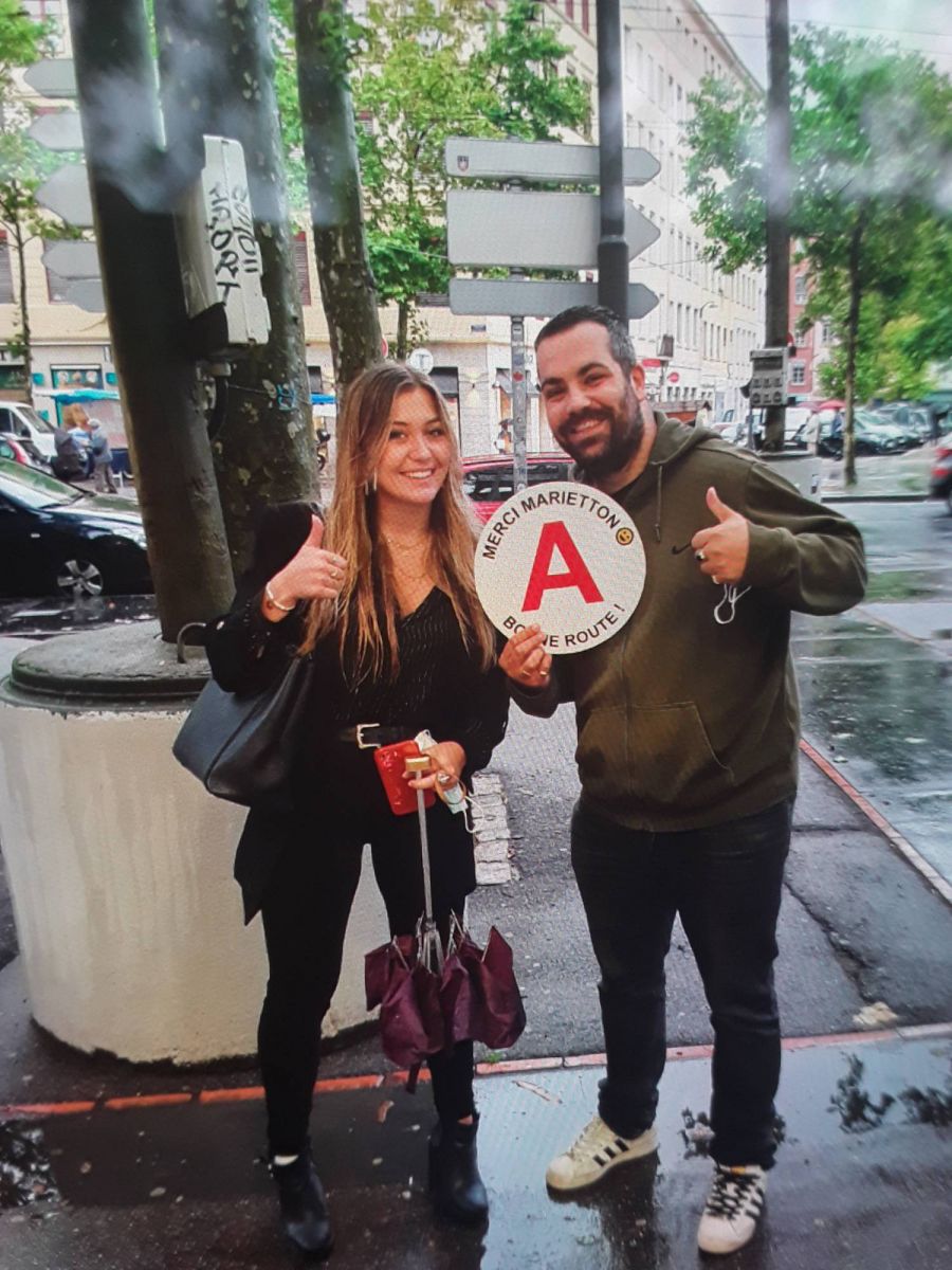 photo après réussite au permis de conduire de Clarisse 
