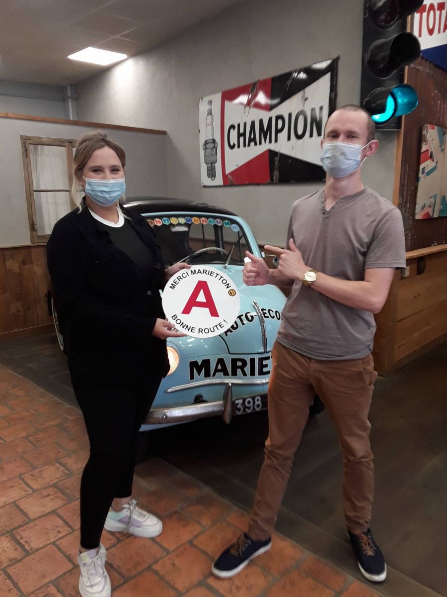 photo après réussite au permis de Kiara