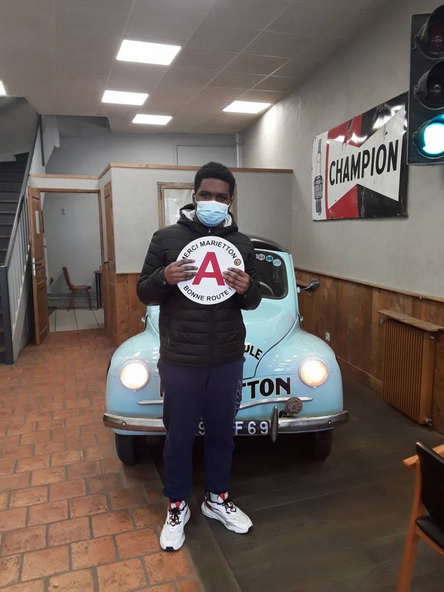 photo après réussite au permis de conduire de Hamza