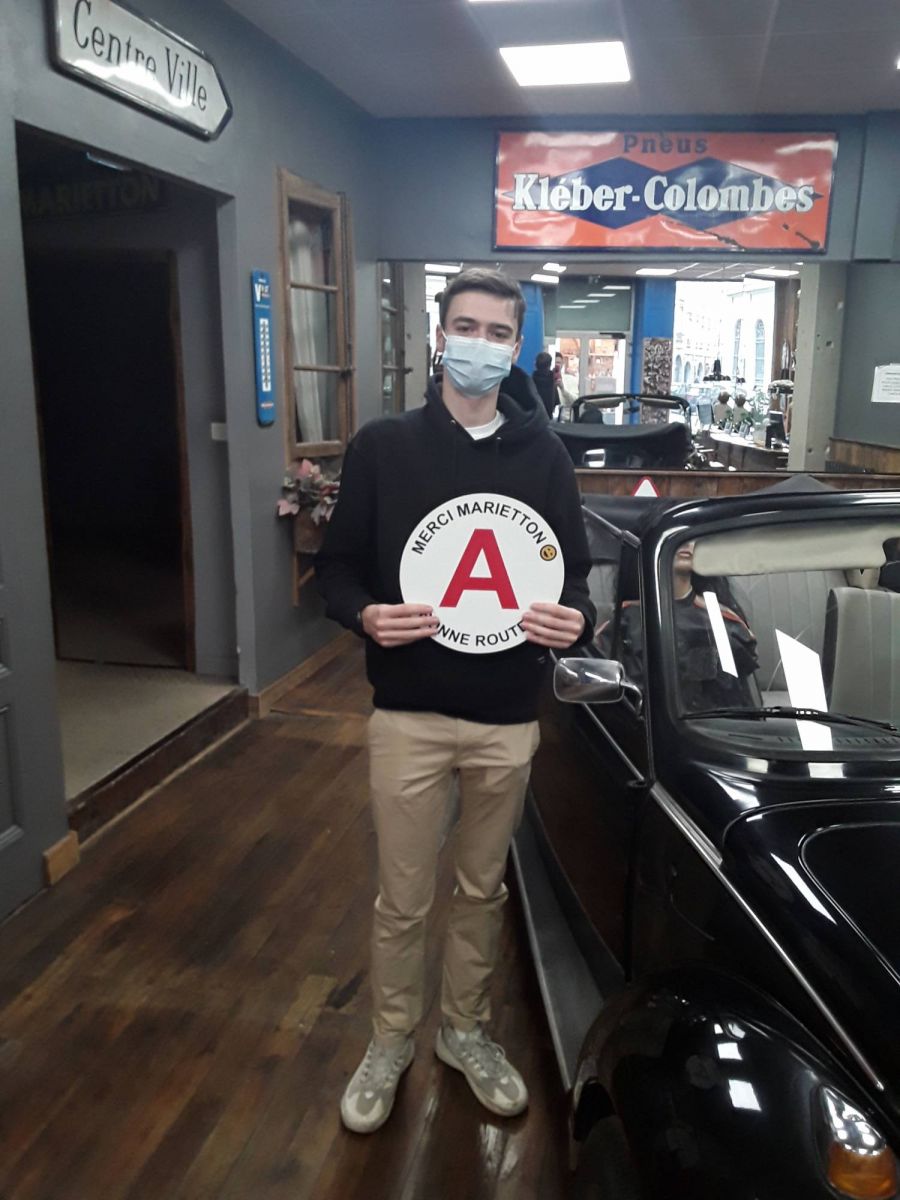 photo après réussite au permis de conduire de virgile