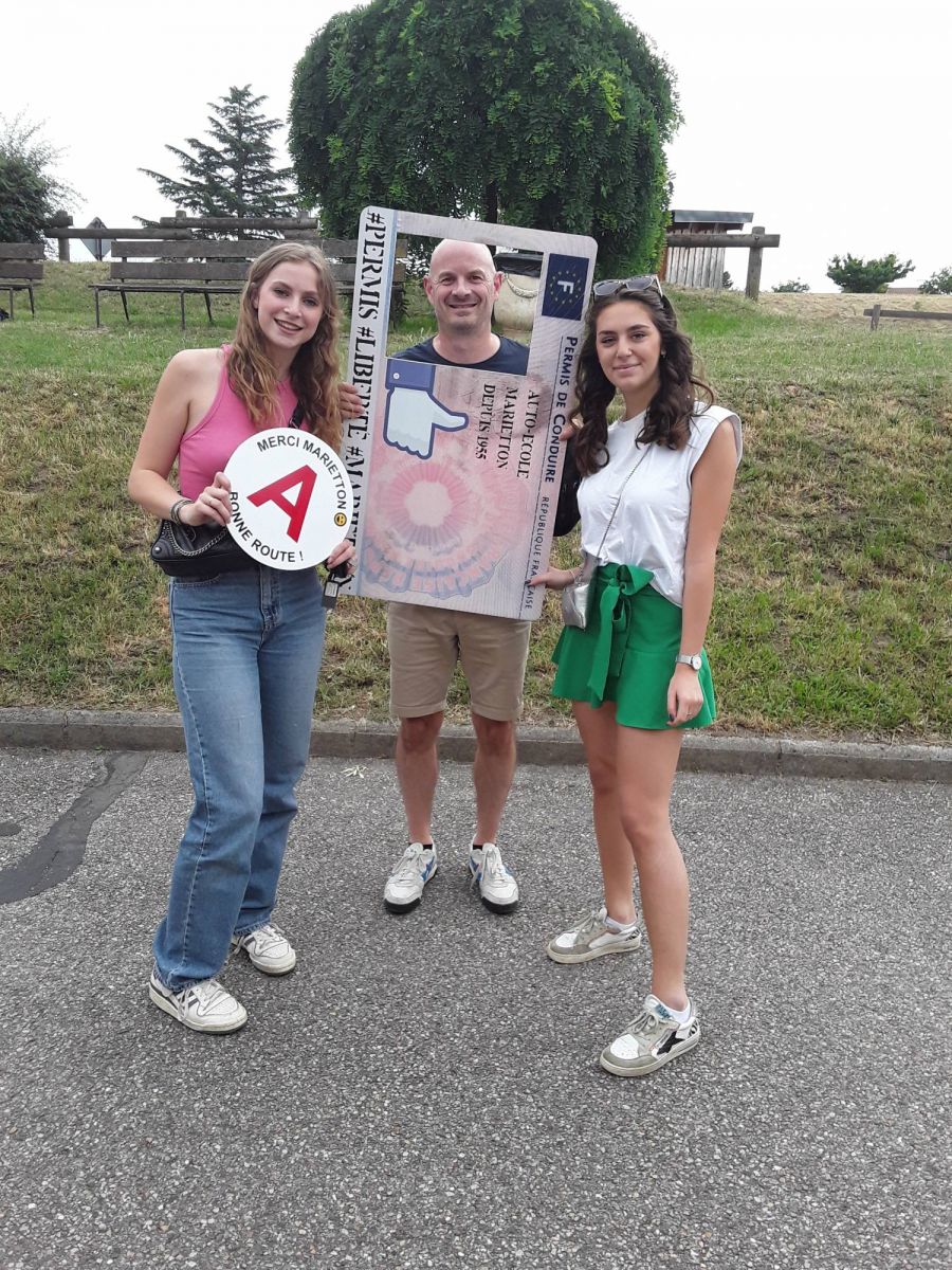 photo après réussite au permis de conduire de Valentine 