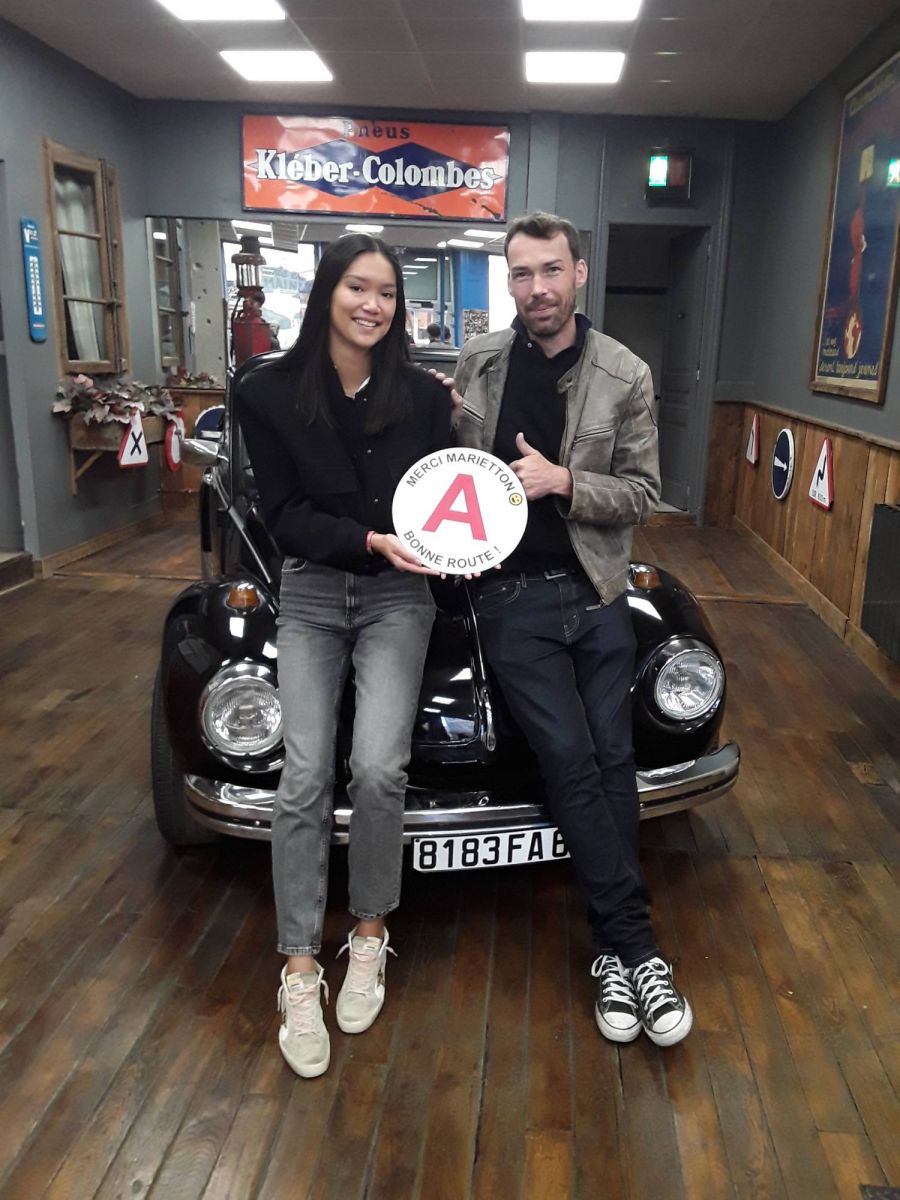 photo après réussite au permis de conduire de Piyathida