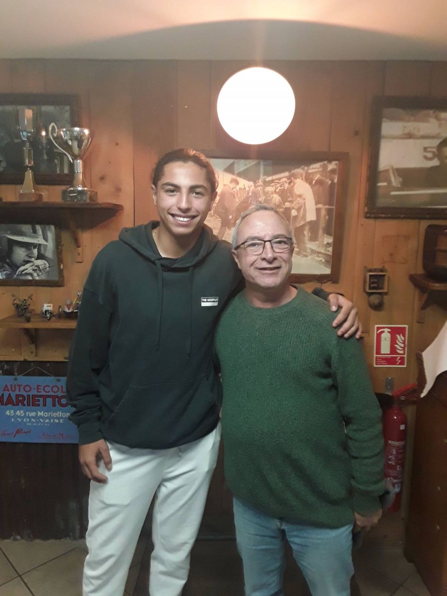photo après réussite au permis de conduire de Nathan